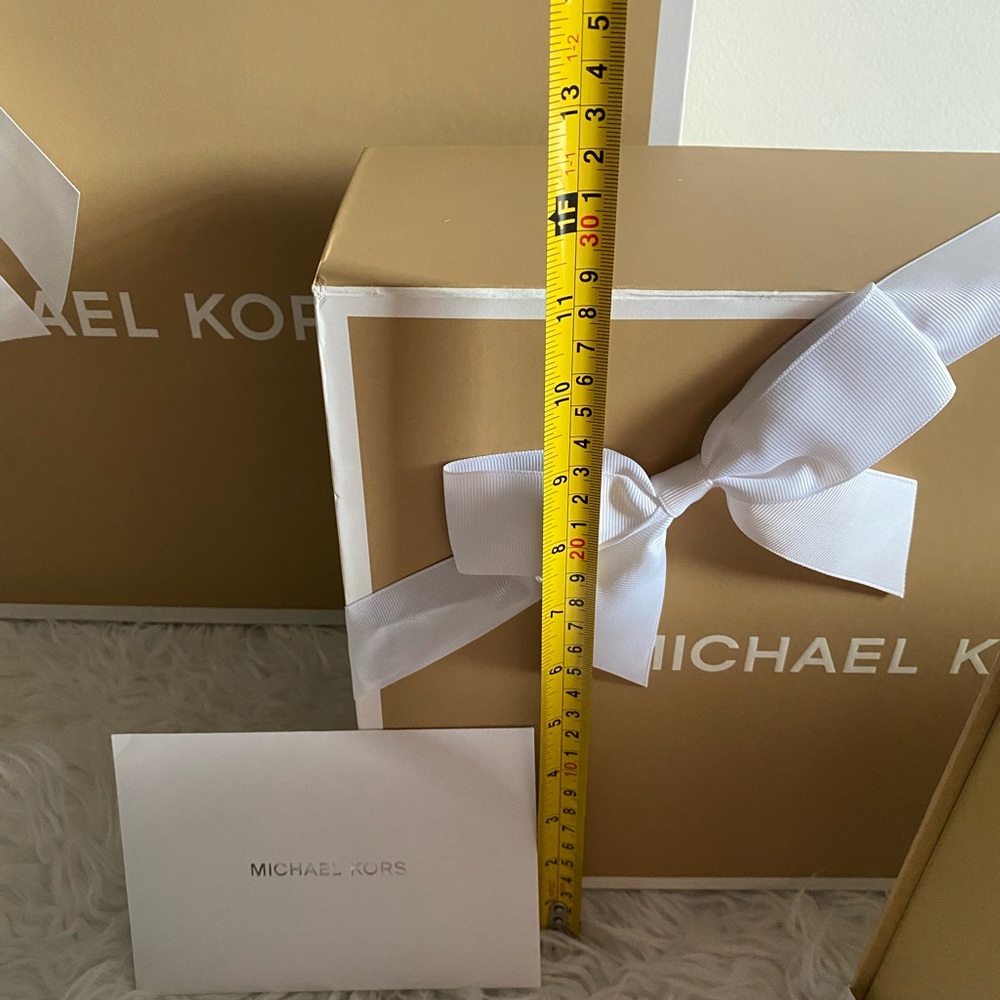 Michael Kors Gift Boxes with White Ribbons (3) - Picture 7 of 9